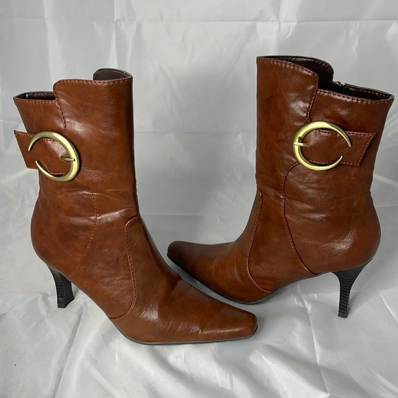 CL BY LAUNDRY Fanciful Cognac Pointed Toe Boots Vegan Brass Buckle Y2K Vibe 7M - Picture 13 of 13